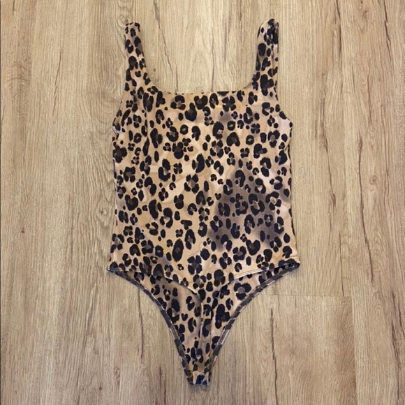 Aritzia contour bodysuit - Picture 5 of 5